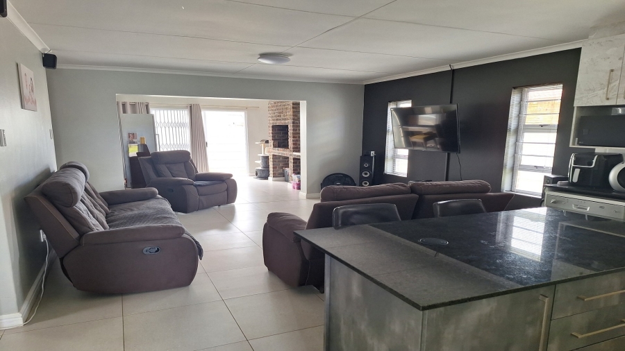 3 Bedroom Property for Sale in Overbaakens Eastern Cape